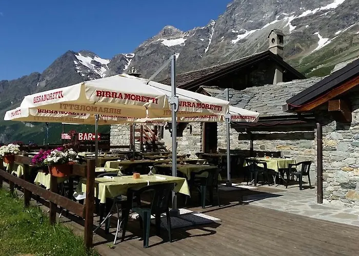 Готель Cretaz 3*