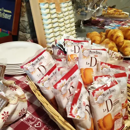 Готель Cretaz 3*